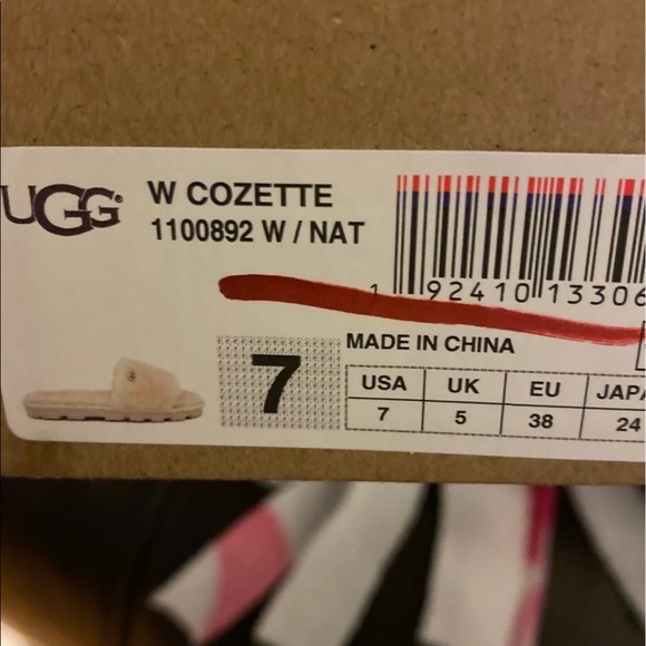 Ugg new slippers size 7 - Picture 6 of 6